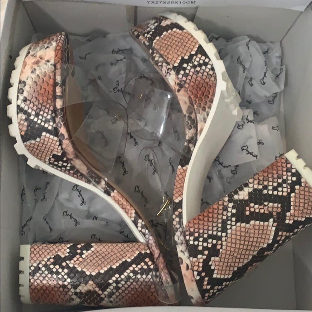 Snake print platform heels 8.0